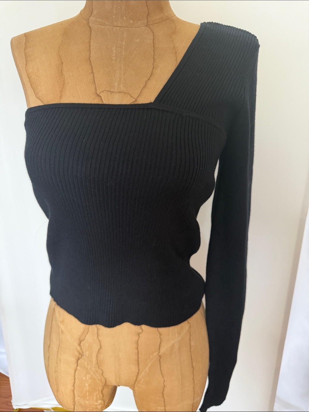 Abercrombie & Fitch Assymetrical One Shoulder ribbed knit sweater top black L